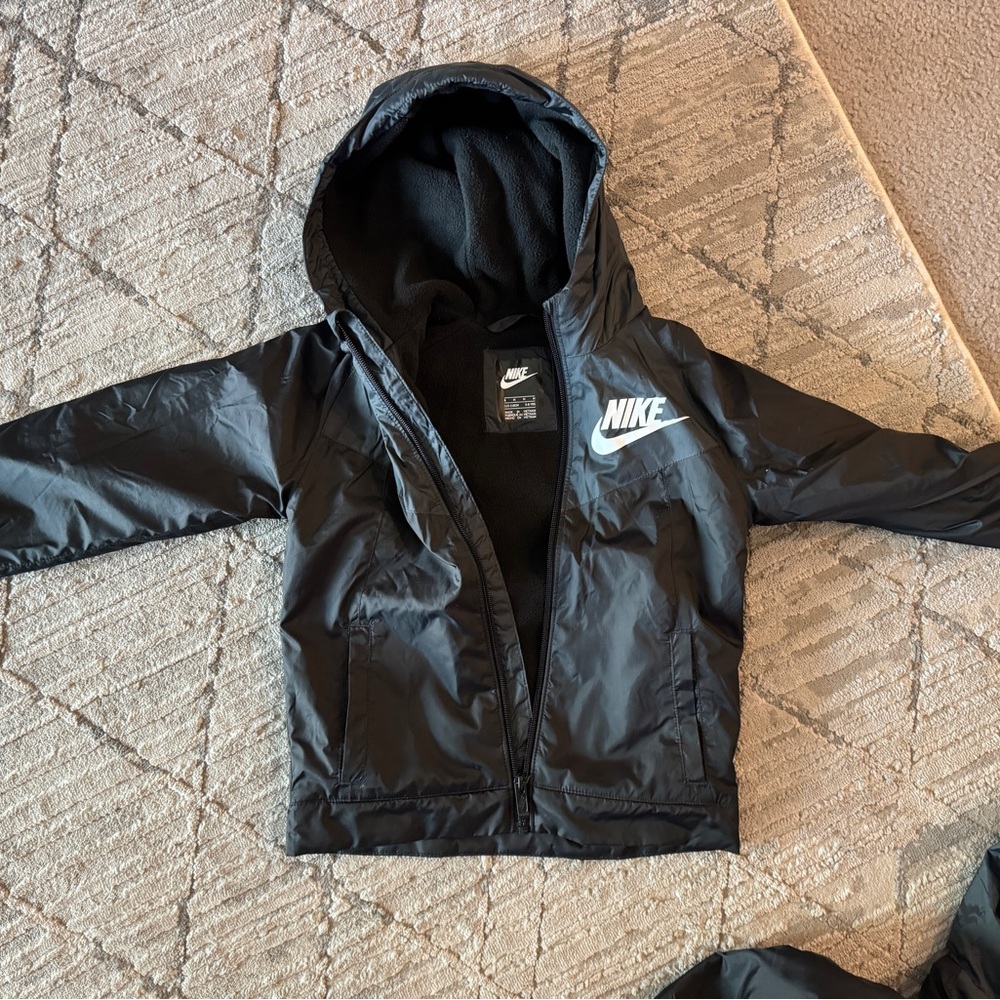 Boys Nike zip up jacket with hood size 6